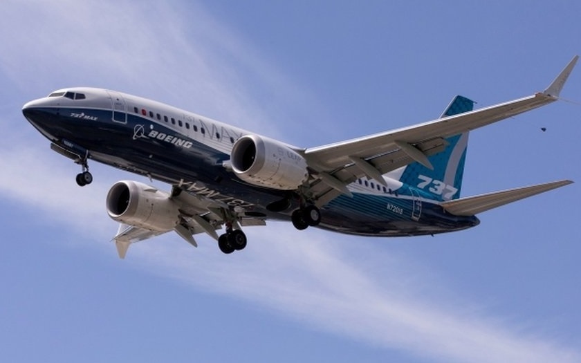 Máy bay Boeing 737-8 MAX gặp sự cố, phải tắt một động cơ và chuyển hướng bay